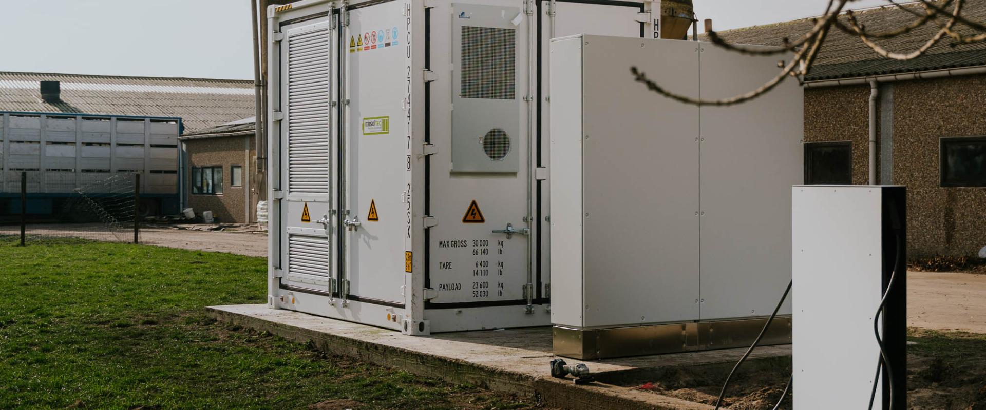 Eeklo - Indrukwekkende batterijcontainer Pylontech voor varkensbedrijf